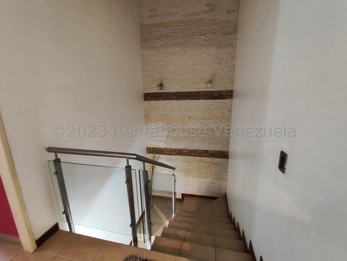 Naudy Escalona & Maribel Morillo Asesores Inmobiliarios De Rentahouse Venden Excelente Casa En Zona Av. Intercomunal De Cabudare
