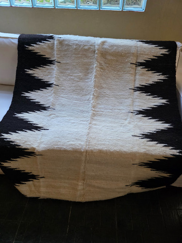 Puyo Norteño Lana De Llama- Alfombra - Pie De Cama Blanco Rayas
