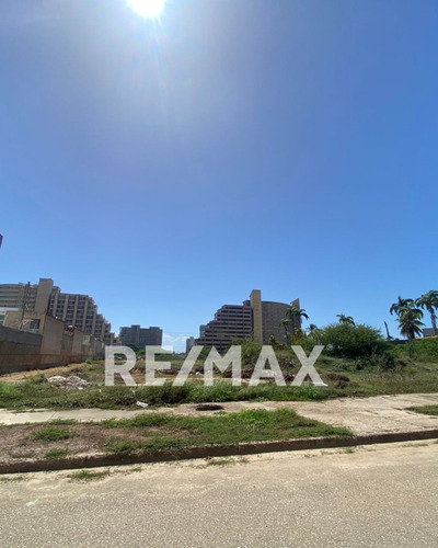 Re/max 2mil Vende Extenso Terreno En Urb. Dumar, Av. Bolívar, Mun. Mariño, Isla De Margarita, Edo. Nueva Esparta