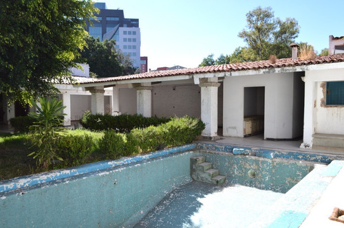 Ubicadísima Propiedad En Venta Como Terreno !
