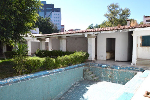 Ubicadísima Propiedad En Venta Como Terreno !