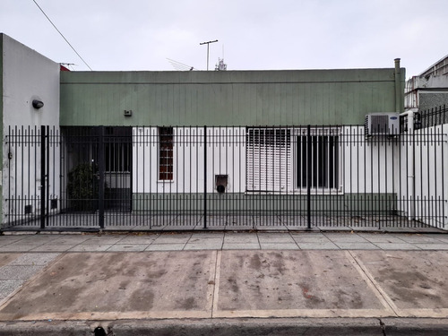 Venta - Casa O Lote -  3 1/2 Ambientes + Patio Con Parrilla