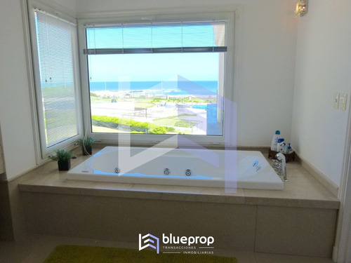 Imagen 11 de 14 de Apartamento Para La Venta Frente A Playa Mansa En Punta Del Este. 4 Dormitorios.