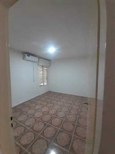 Casa En Barrio Semi Privado,3 Dormitorios,cocina,comedor Bañ