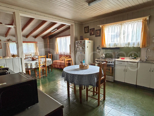 Casa Familiar En Arauco: Amplia, Cómoda Y Buena Ubicación