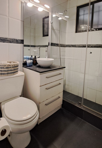 Arriendo 2 Habitaciones En Las Condes, Casa Familiar.