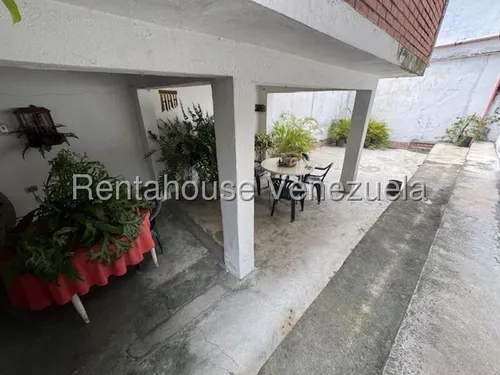 Acogedora Casa En El Marques
