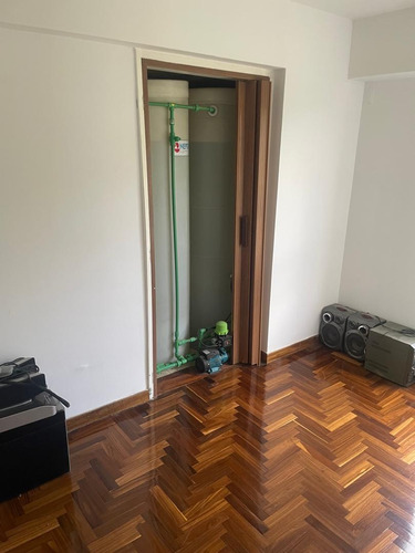 En Venta Amplio, Luminoso Y Bien Distribuido Apartamento En Los Naranjos De El Cafetal. Calle Cerrada Con Vigilancia.