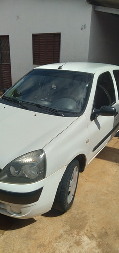 Imagem 1 de 11 de Renault Clio 2004 1.0 16v Authentique 5p