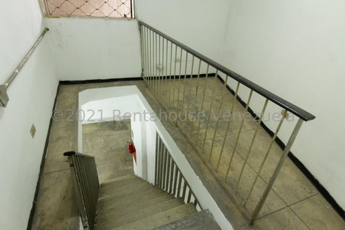 Local Comercial En Venta. Puente Hierro. Mls #25-12504 Ch.