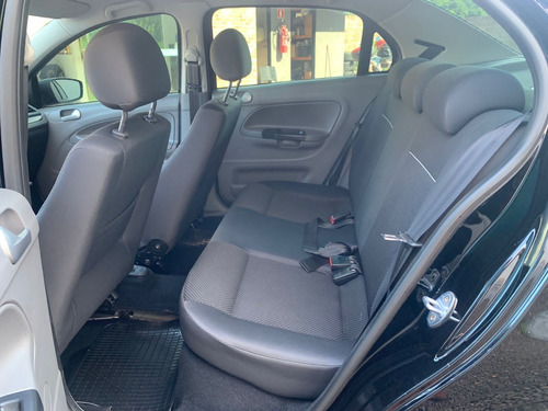 Imagem 8 de 9 de Volkswagen Voyage Comfortline 1.6