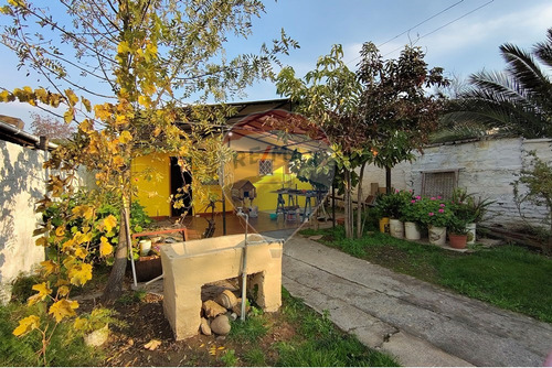 Casa Con Amplio Jardín Y Buena Conectividad