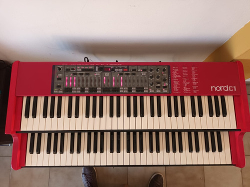 Clavia Nord C1.  Órgano Dos Manuales Clon De Hammond B3.