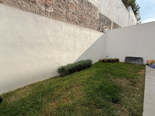 Casa En Renta En Zibata Con Roof Garden Con Vista Al Valle Rahqro