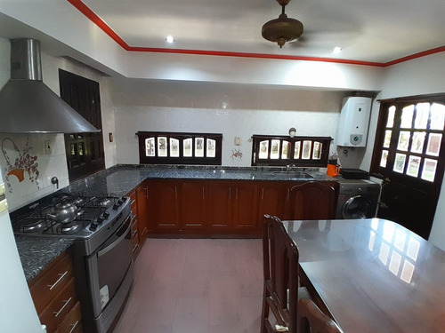 Casa En Esquina Con Doble Terreno