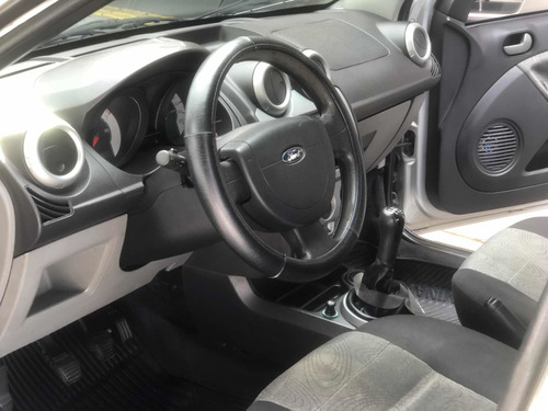 Imagem 7 de 12 de Ford Fiesta Sedan 2008 1.6 First Flex 4p