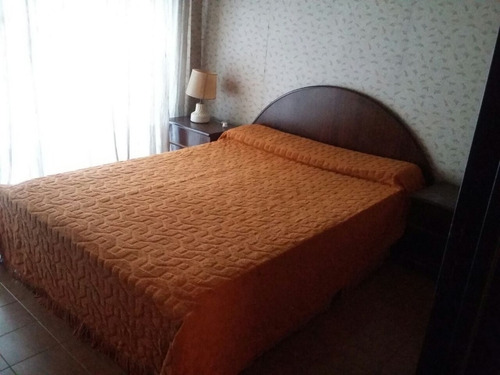Imagen 3 de 8 de Departamento 2 Ambientes Y Medio Zona Plaza Colón Con Balcón