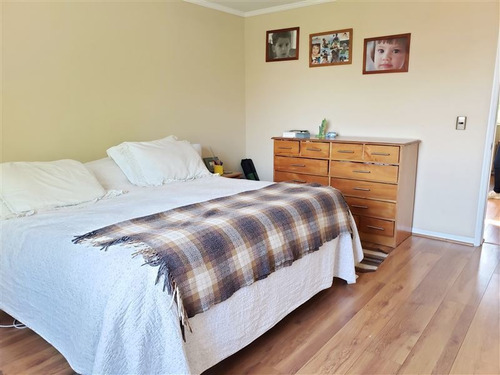 Casa En Venta De 4 Dorm. En Peñalolén
