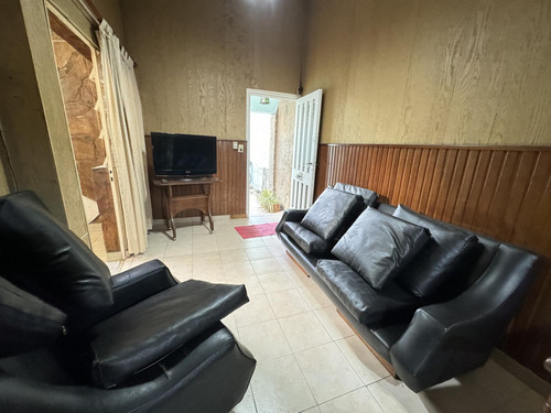 Venta - Casa Interna De Tres Dormitorios Con Patio. Rosario, Barrio Luis Agote