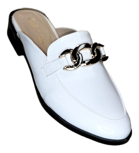 Zueco (mules) En Charol Liso Blanco Con Herraje Cadena Oro.