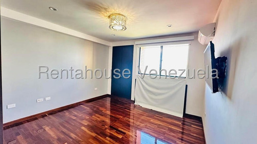 Maritza Lucena Vende Apartamento Moderno Y Espacioso, Al Este De Barquisimeto, Remodelado, Acabados De Primera, Amplios Espacios, Para Disfrute En Familia, Agua, Luz, Vigilancia 24/7, Vista Panorámica
