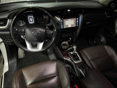 Imagen 3 de 8 de Toyota Sw4 2018 2.8 Srx 177cv 4x4 7as At