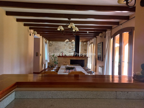 Venta Casa 3 Dormitorios Cipolletti Con Cochera