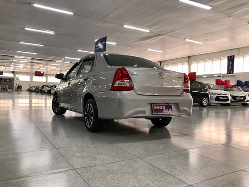 Imagem 4 de 11 de Toyota Etios 2018 1.5 16v X 4p