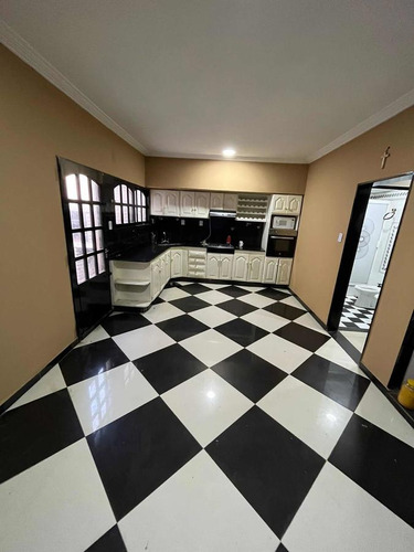Imagen 26 de 29 de Casa En Venta - 6 Dormitorios 5 Baños - 300mts2 - Tablada