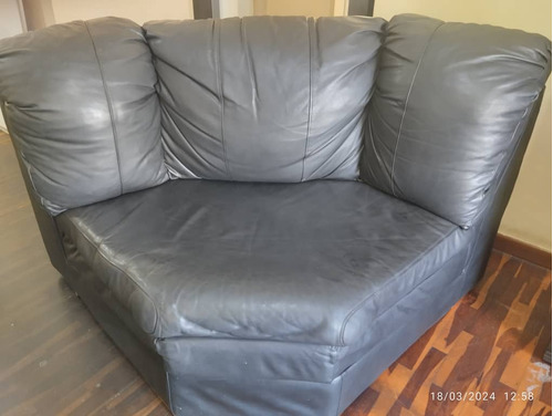 Sofa De Cuero Color Negro Usado