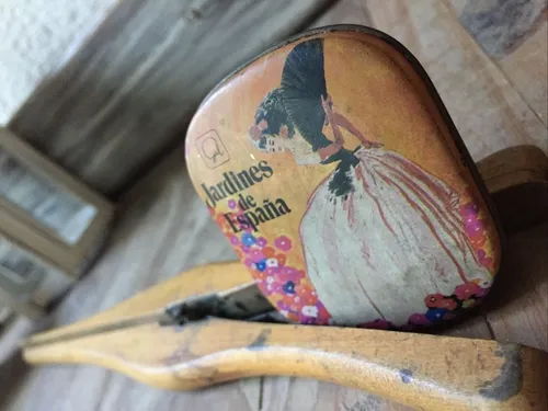 Antigua Latita Con Su Jabón Jardines De España