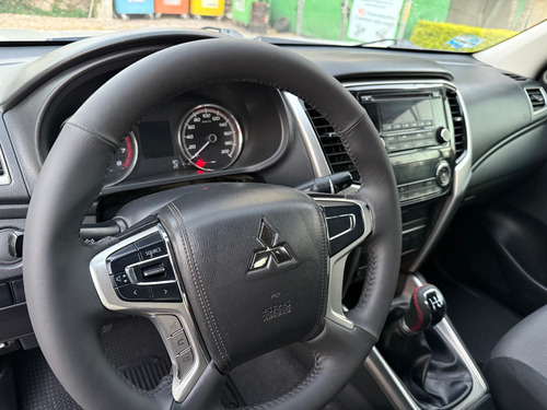 Mitsubishi L200 2.4 Cabina Doble 4x2 Mt