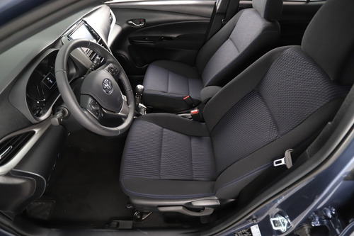Imagen 10 de 15 de Toyota Yaris Xls M/t 5p
