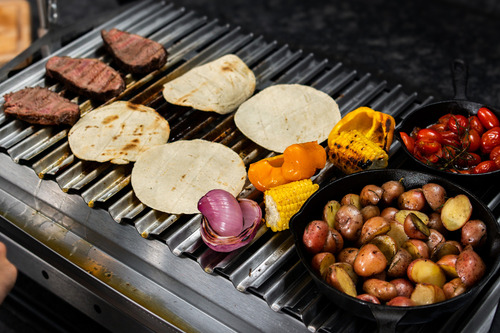 Paquete Hobby Grill Asador De Carbon Pampa Ii Emp Funda Color Negro