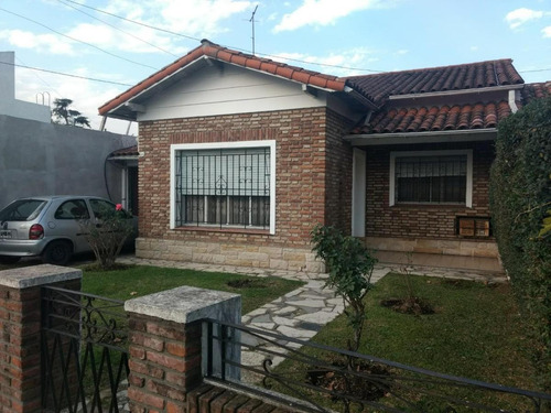 Casa En Venta Varios Ambiente - Castelar Norte Residencial