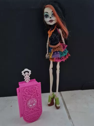 Monster High Boneca Básica Draculaura em Promoção na Americanas