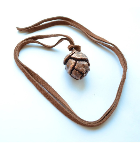 Imagen 3 de 7 de Collar De Piña Natural En Cobre, Tiento De Cuero, Pino, Cod1