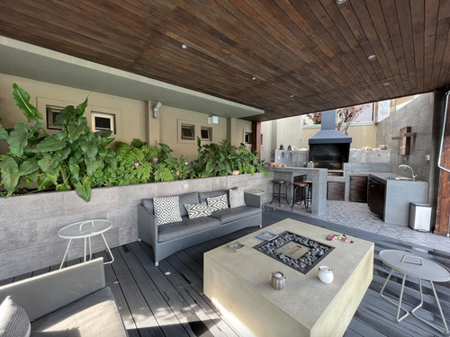 Casa En Arriendo De 5 Dorm. En Las Condes