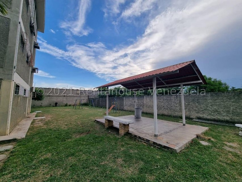 Imagen 18 de 30 de Se Vende Apartamento En Centro (cabudare) Rah: #22-11401