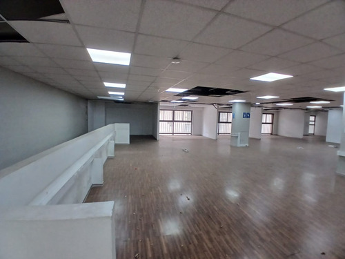 Excelente Local De 1241m2 Con Excelente Exposición En Venta