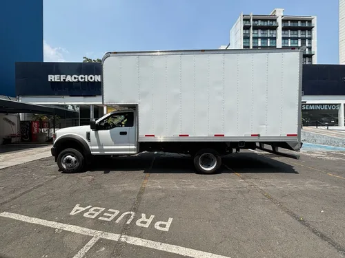 Ford F-550 6.8 Xl At