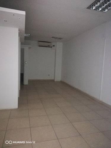 Imagen 3 de 6 de Arriendo Local En El Cc Camino Real. Nivel Feria