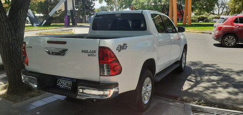 Imagen 6 de 11 de Toyota Hilux 4x4 D/c Srv 2.8 Tdi 6 M/t