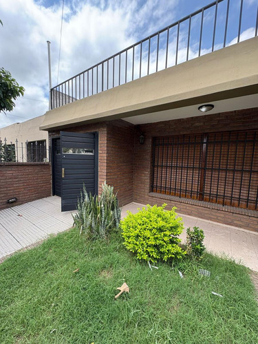 Casa En Venta En Poeta Lugones, Apta Crédito, 4 Dor, 2 Baños