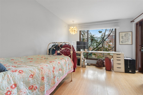 Casa En Venta De 5 Dorm. En Lo Barnechea