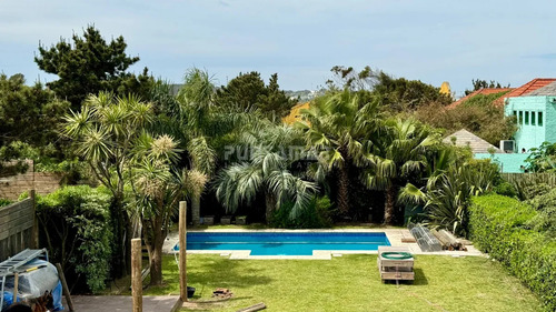 Moderna Casa Con Piscina En Montoya A Metros Del Mar