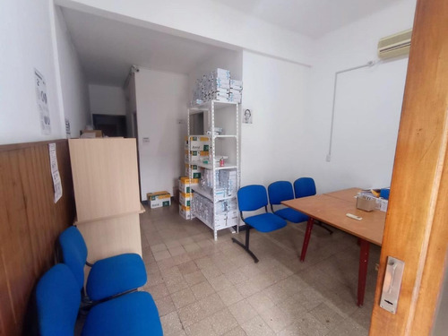Imagen 5 de 17 de Casa En Planta Baja De 3 Ambientes En Pichincha Con Patio