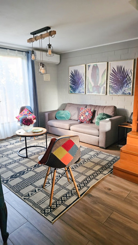 Se Vende Casa 4d+4b+2est. Barrio Las Encinas, Maipu.