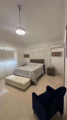 Villa En Venta En Metro Country Club Juan Dolio.