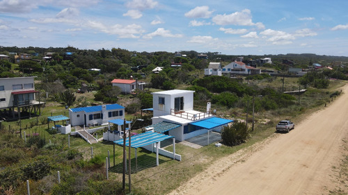 Inmobiliaria Costa Azul Vende Tres Casas En Un Sólo Padrón, Frente Al Mar En Arachania, Rocha